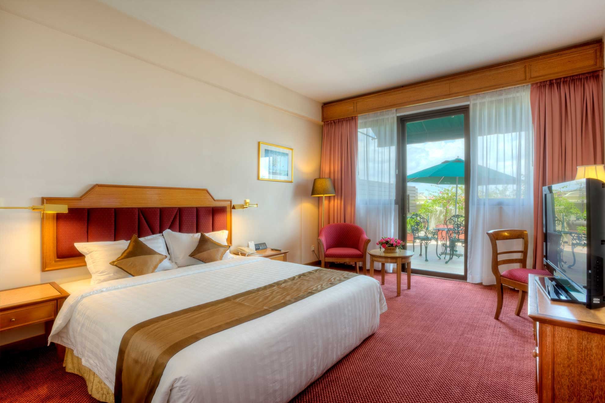 Deluxe Balcony King with garden and Wat Phnom Pagoda view at Sunway Hotel Phnom Penh